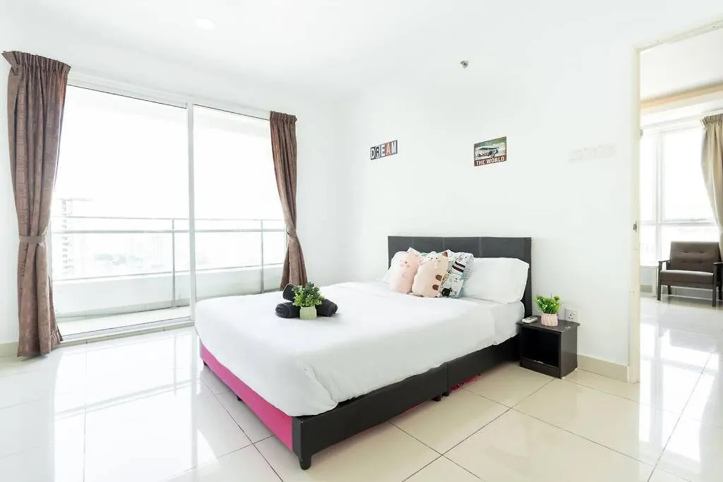 Mansion One New Bedrooms 4-6Pax George Town Appartement